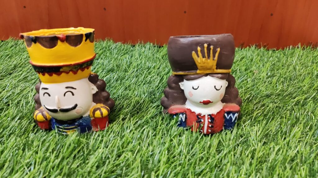 King and Queen resin pots
